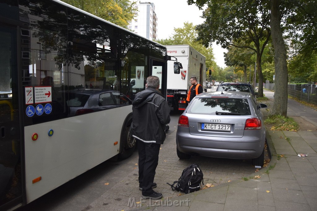 VU Bus Pkw Koeln Porz Gremberghoven Steinstr Konrad Adenauerstr P52.JPG - Miklos Laubert